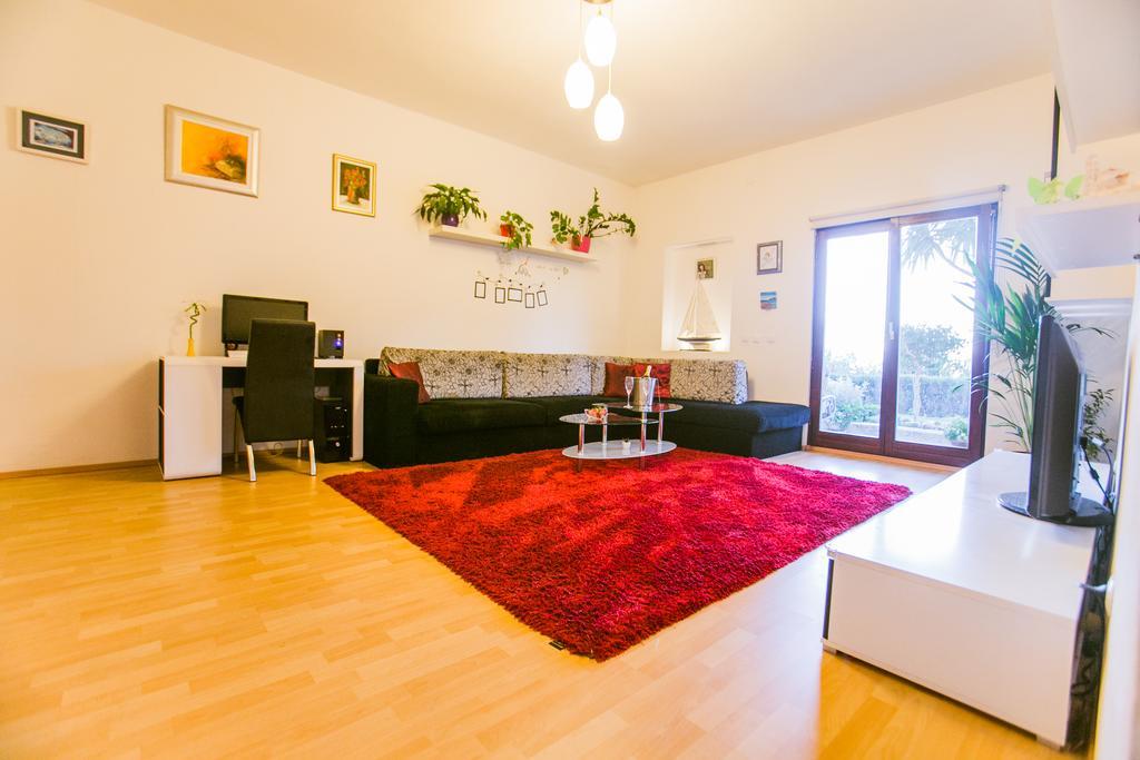 Grand View Apartment Split