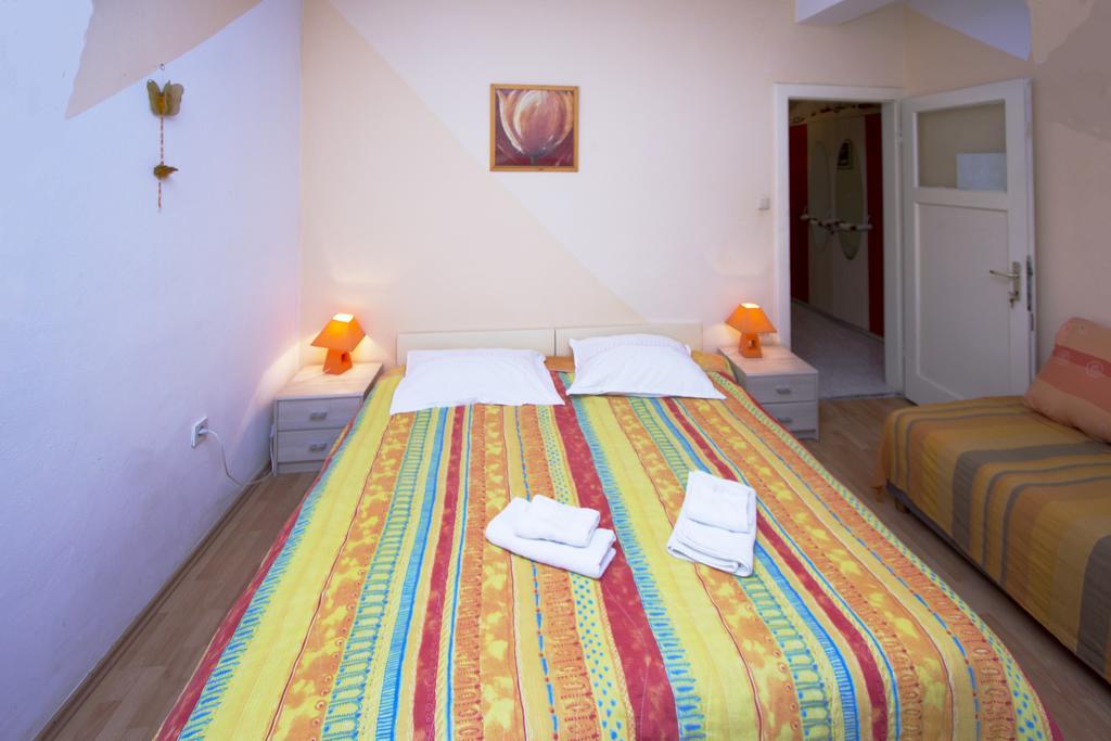 Guest House With Garden - Zuvan