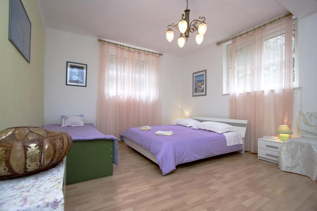 Guest House With Garden - Zuvan 3* Split