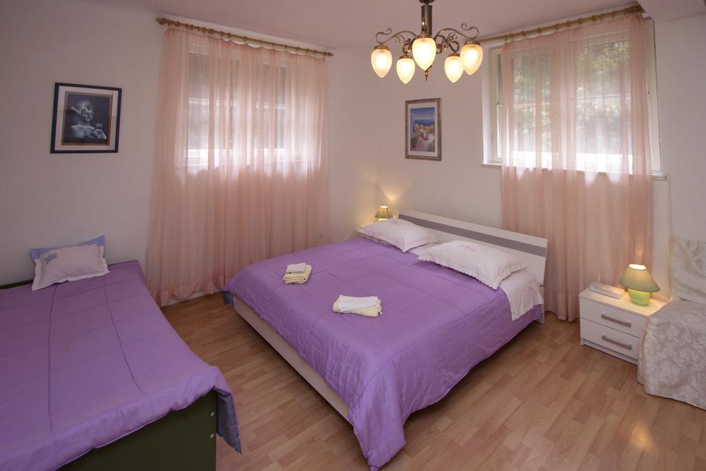 Guest House With Garden - Zuvan Guest house