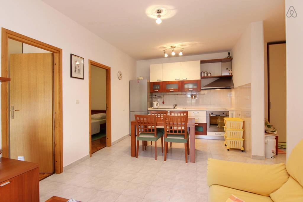Happy Day Apartment