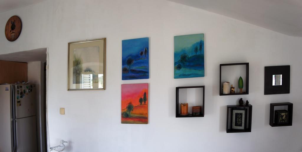 Apartment Vintage Art *