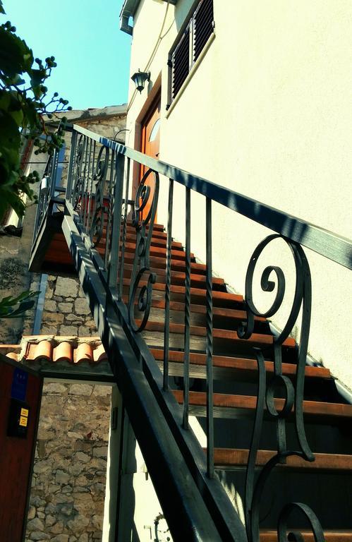 Kaleta Varos Apartman *