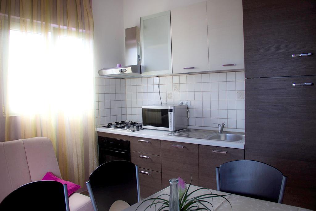 Tomisa Apartment *