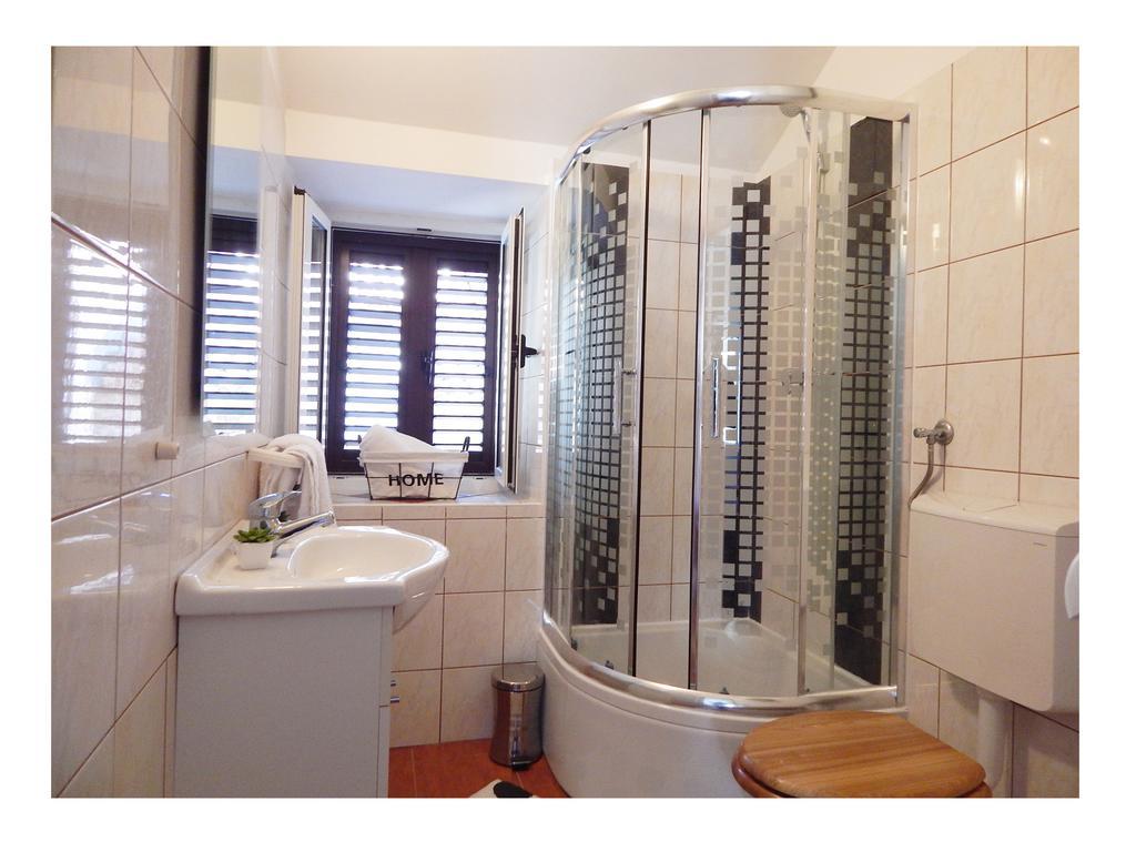 Center Apartment Split