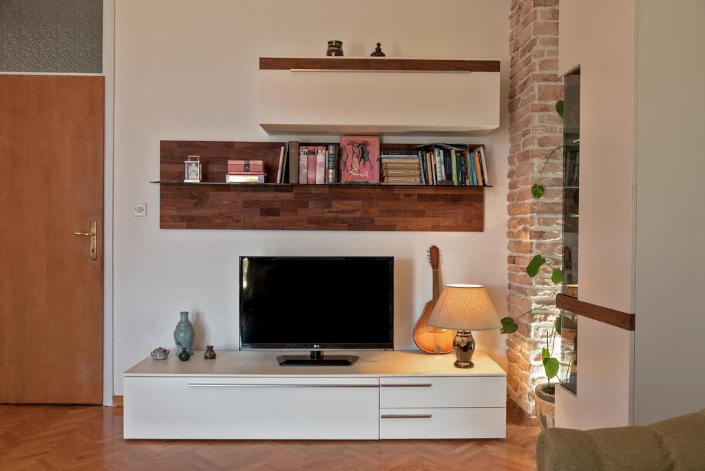 Viki Apartment