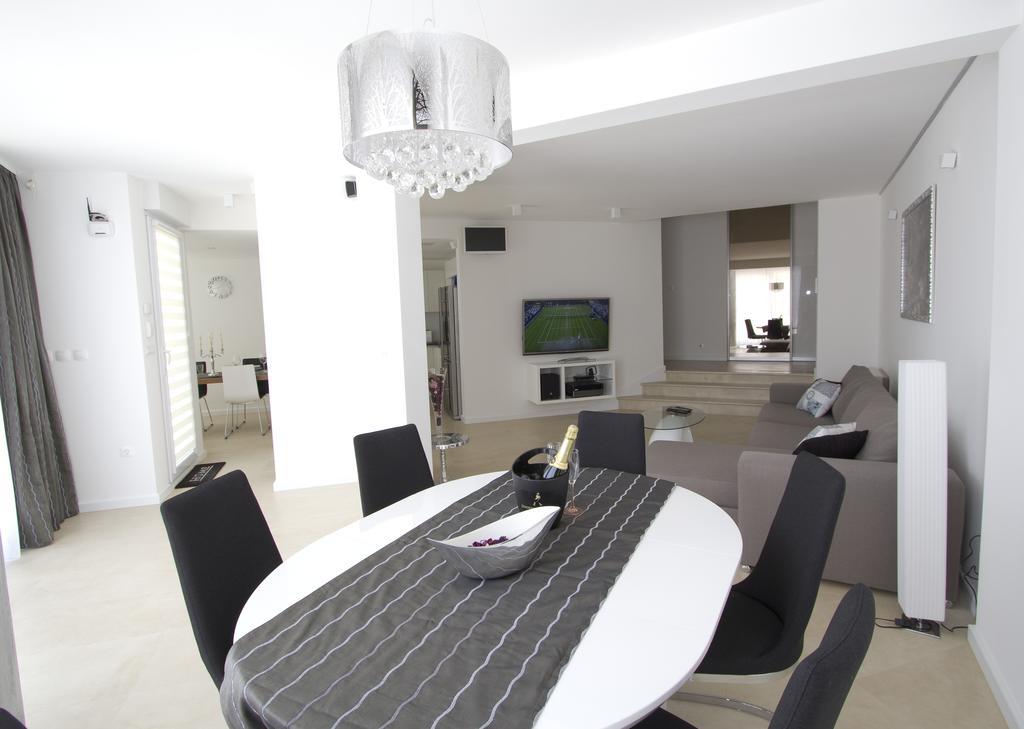 Luxury Apartment *