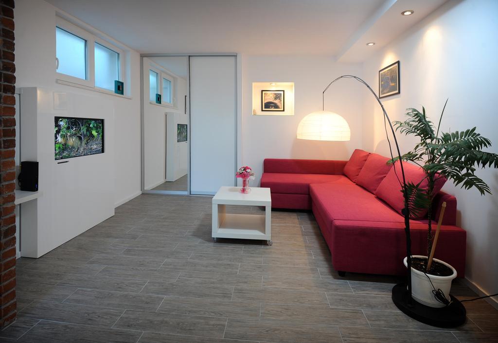 Outlet Apartment Split