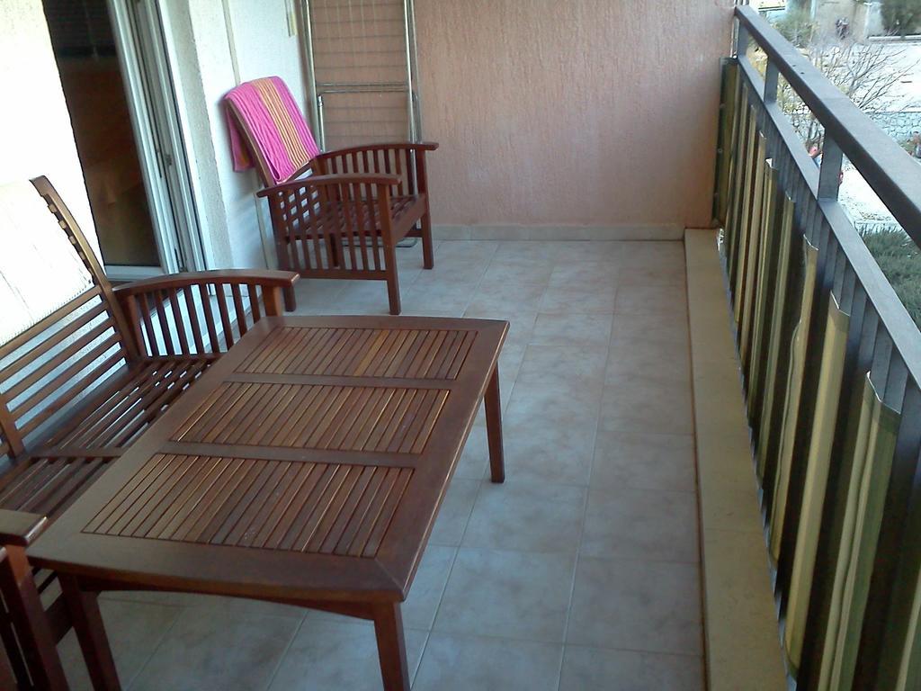 Apartment Happy Day Split