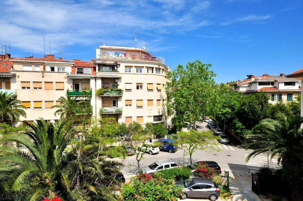 Sakal Apartment Split