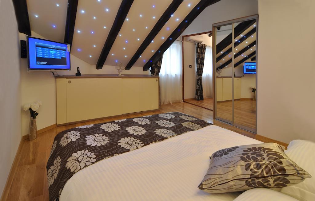 Deluxe & Sarella Apartamento