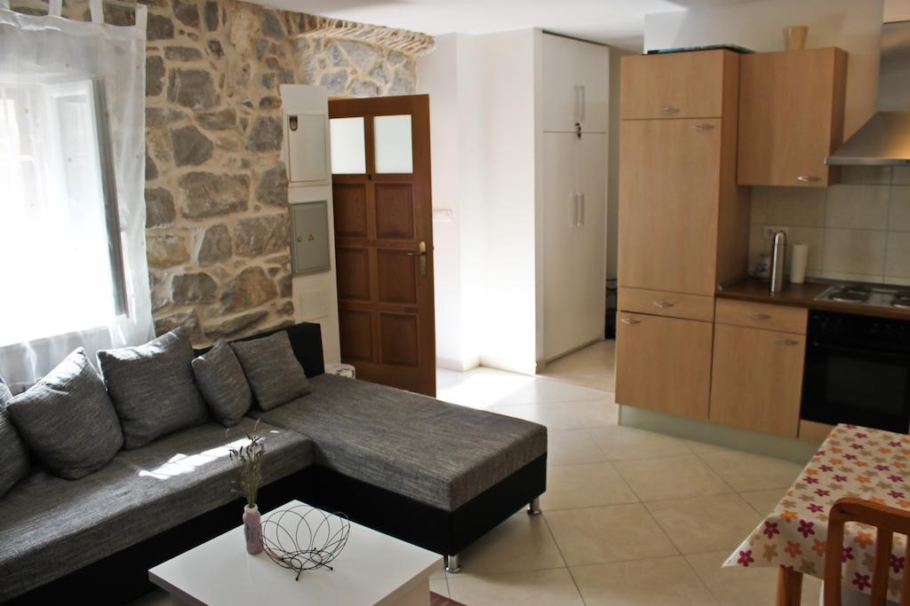 Apartment Leona *