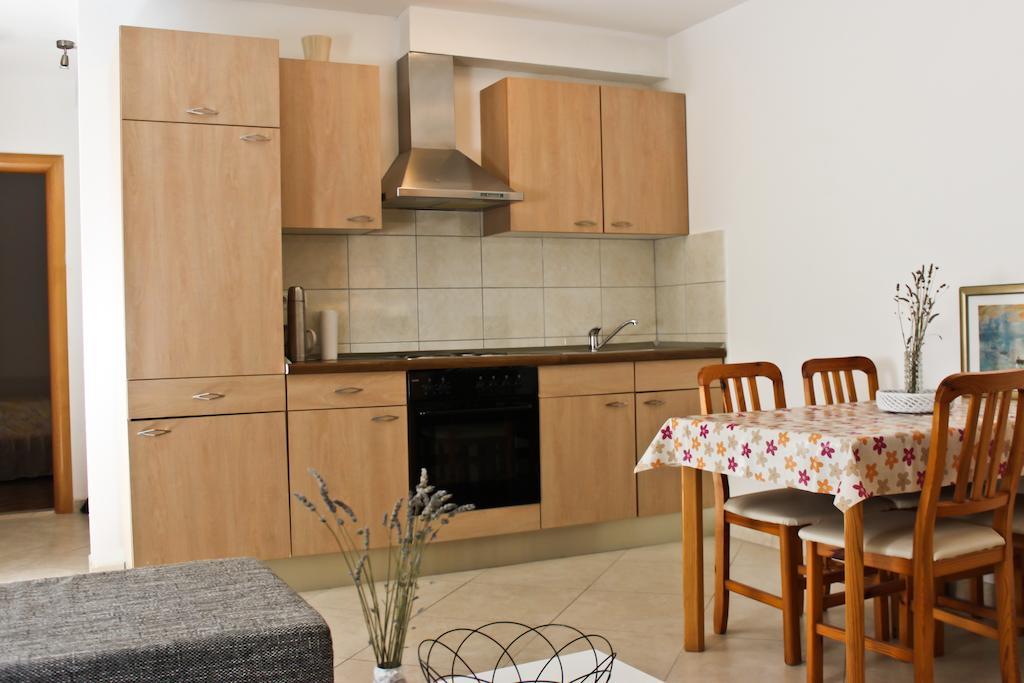 Apartment Leona *