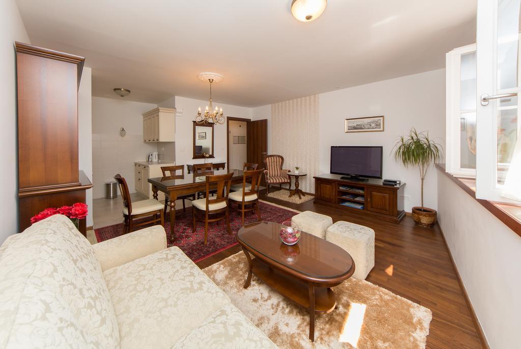 Apartment Old Town Three Bedroom Apartment Asti Mande 1