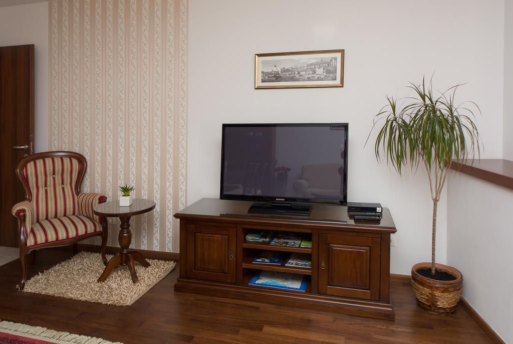 Old Town Three Bedroom Apartment Asti Mande 1