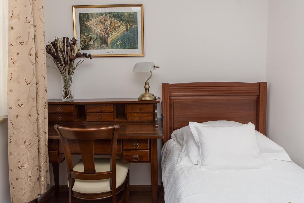 Apartment Old Town Three Bedroom Apartment Asti Mande 1