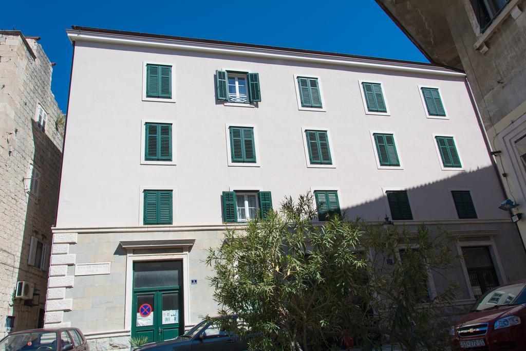 Apartment Old Town Three Bedroom Apartment Asti Mande 1 Split