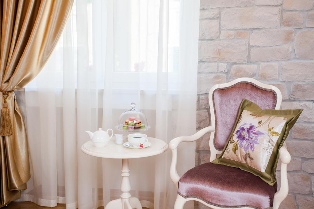 Priska Heritage (adults Only) Split