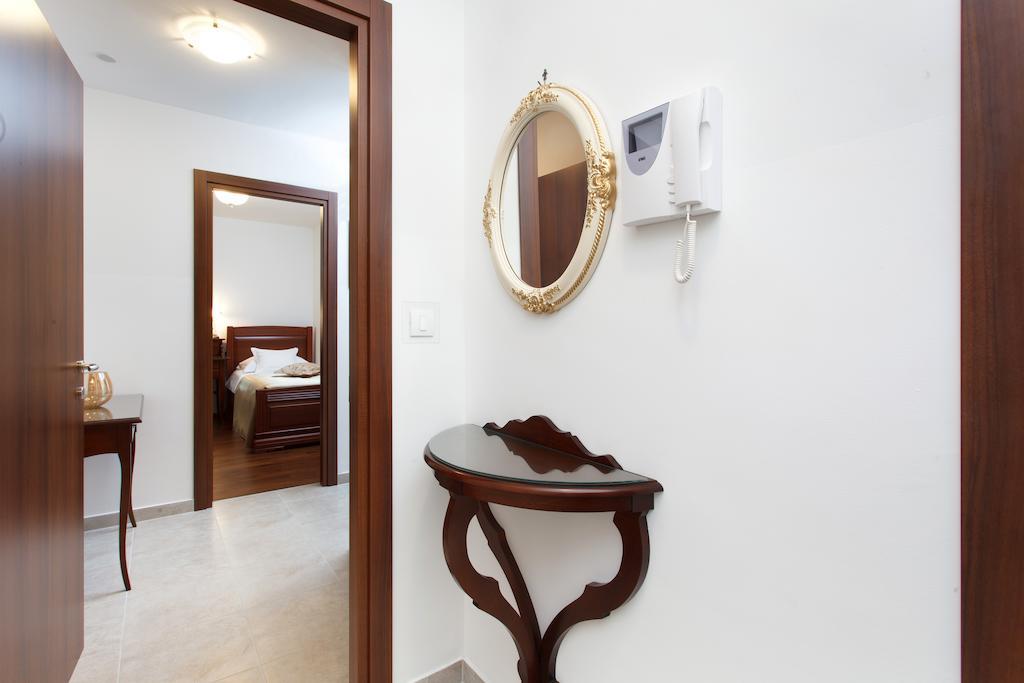 Apartment Old Town Three Bedroom Apartment Asti Mande 1 *