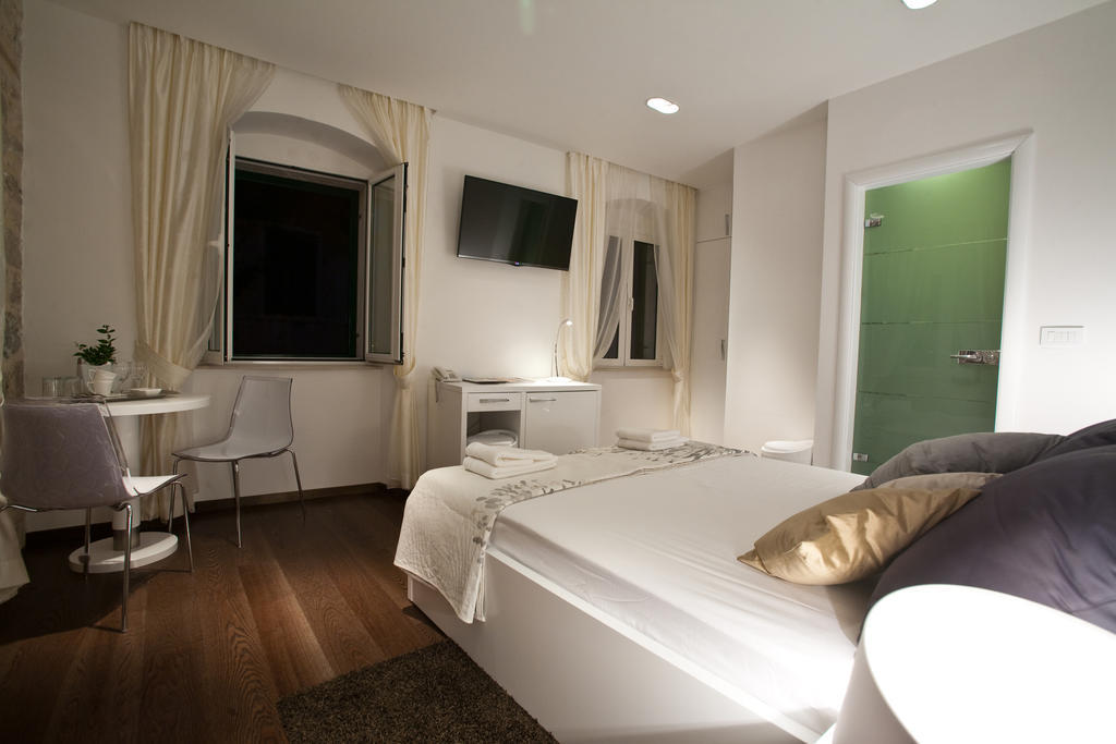 Speruna Luxury Split