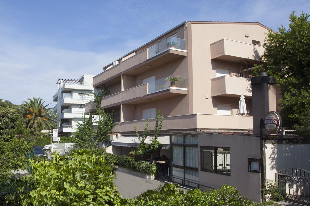 Guest house Guest House Lana 3*