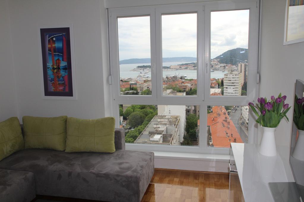Apartment Panorama Split