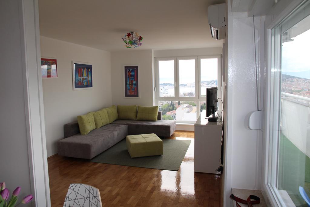 Apartment Panorama Split
