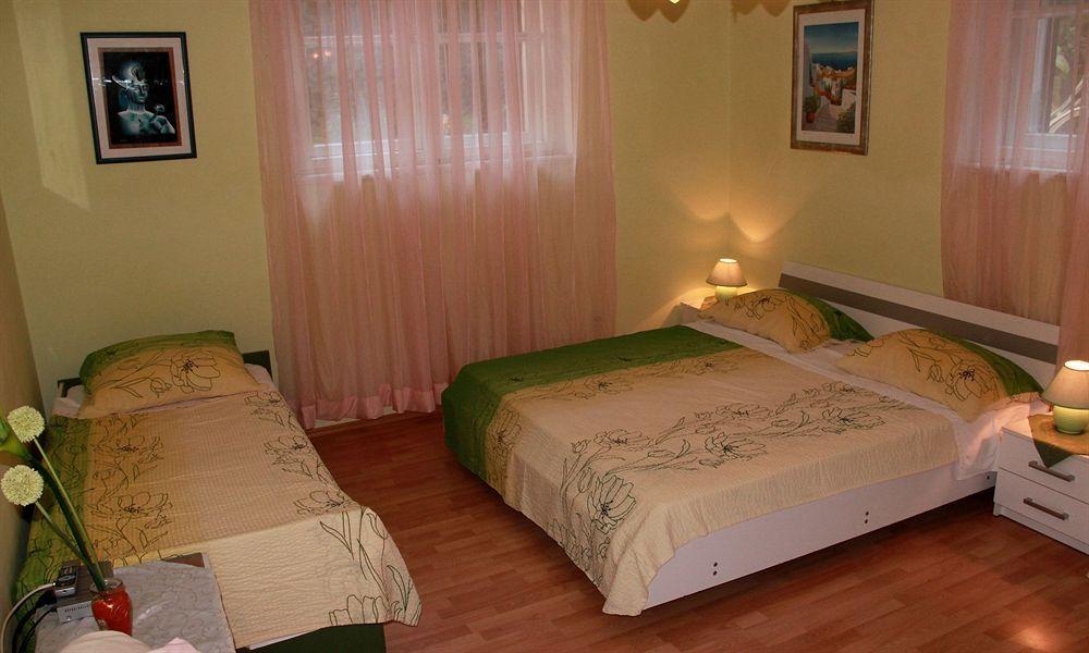 Guest House With Garden - Zuvan