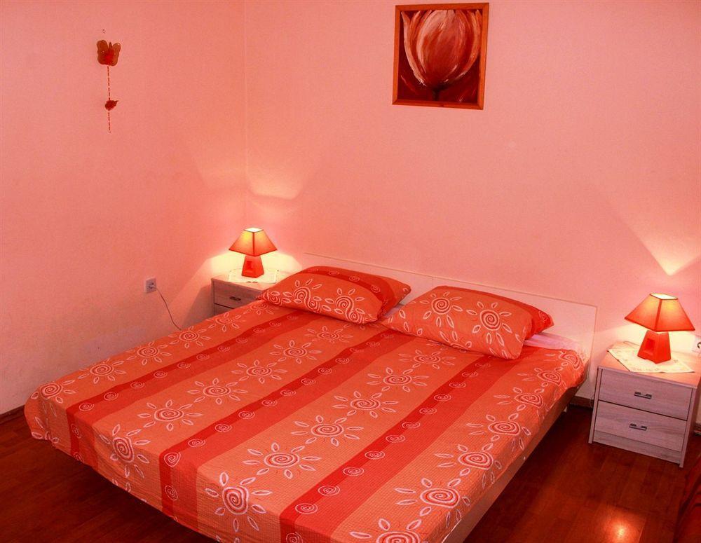Guest House With Garden - Zuvan