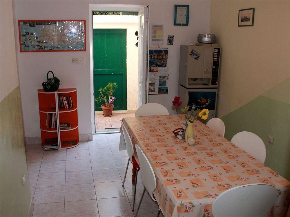 Guest House With Garden - Zuvan