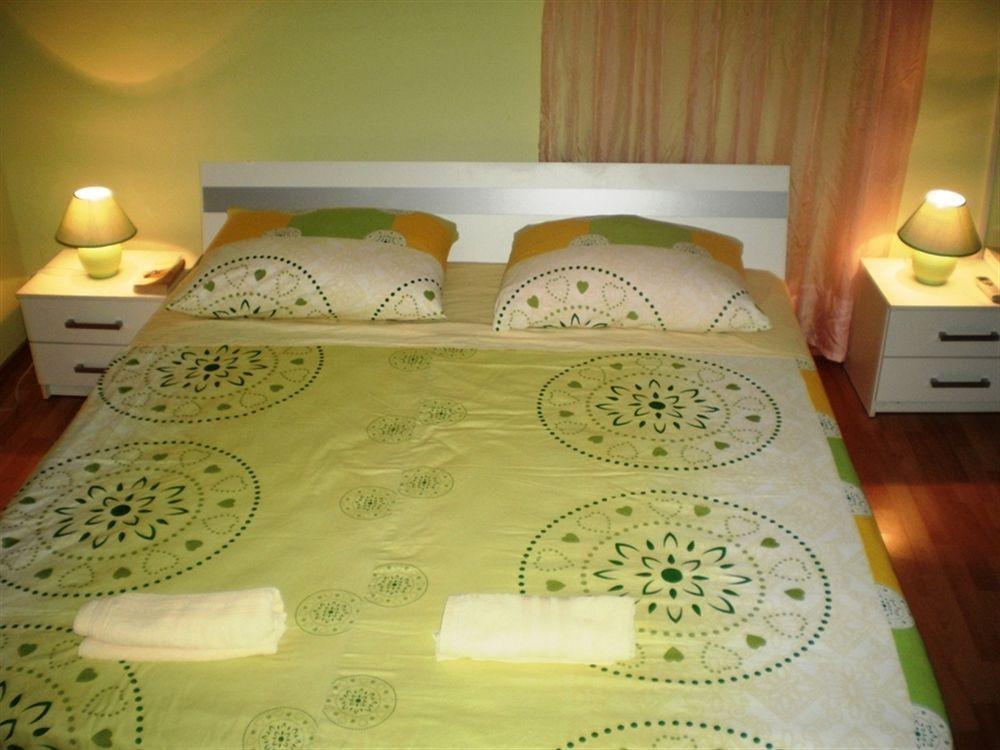 Guest House With Garden - Zuvan Split