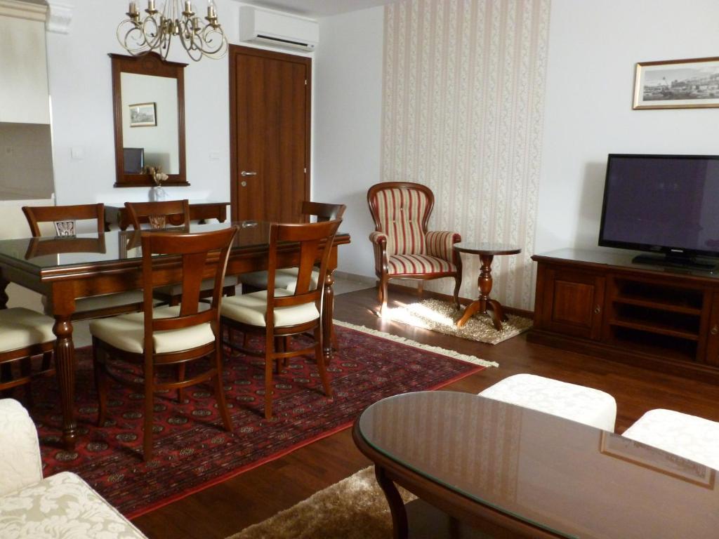 Apartment Old Town Three Bedroom Apartment Asti Mande 1 Split