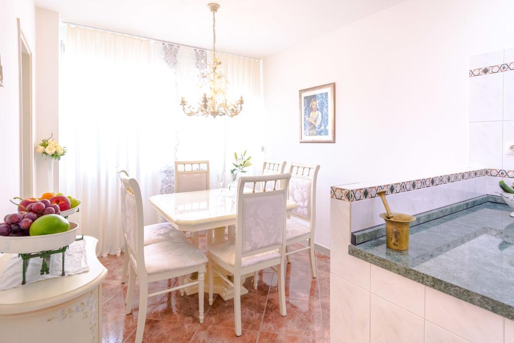 Apartment Mandalina Split