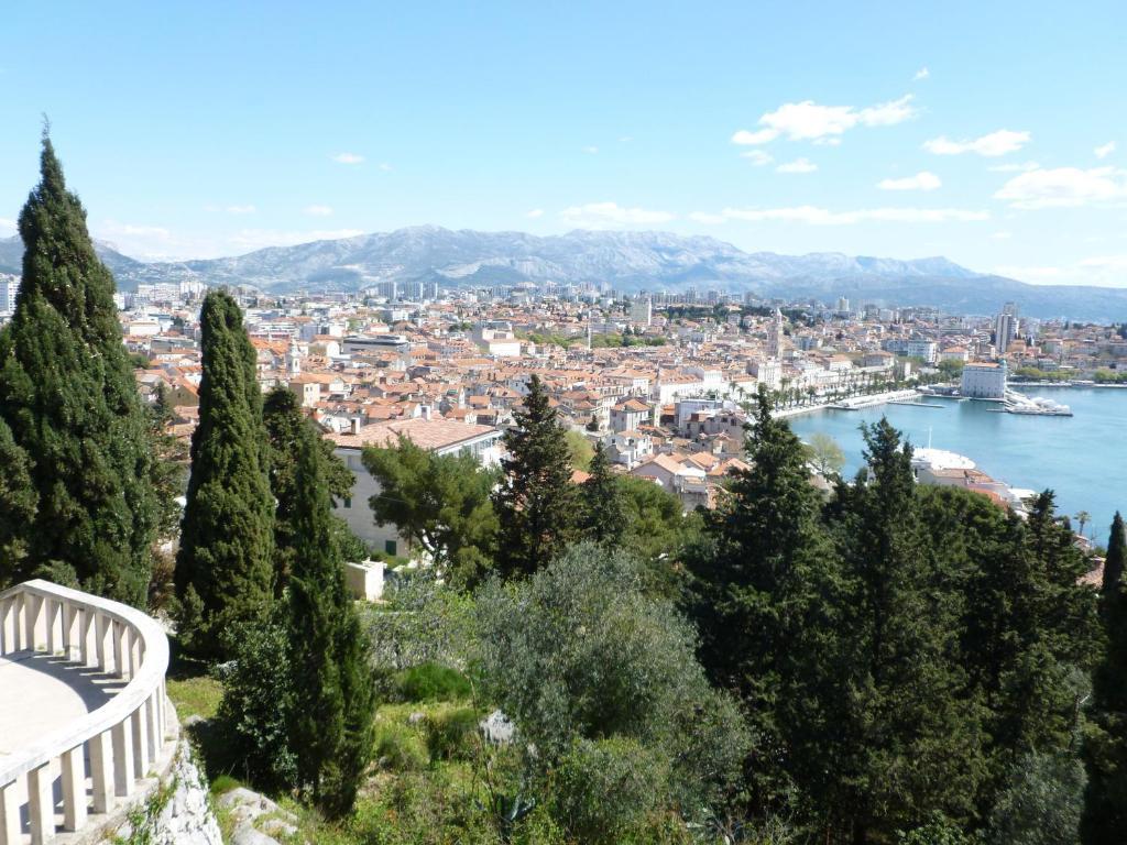 Old Town Three Bedroom Apartment Asti Mande 1 *