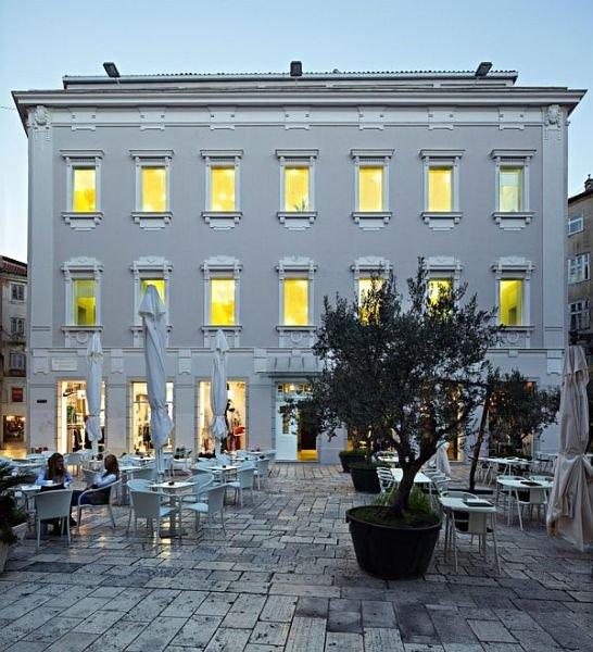 Design One Hostel