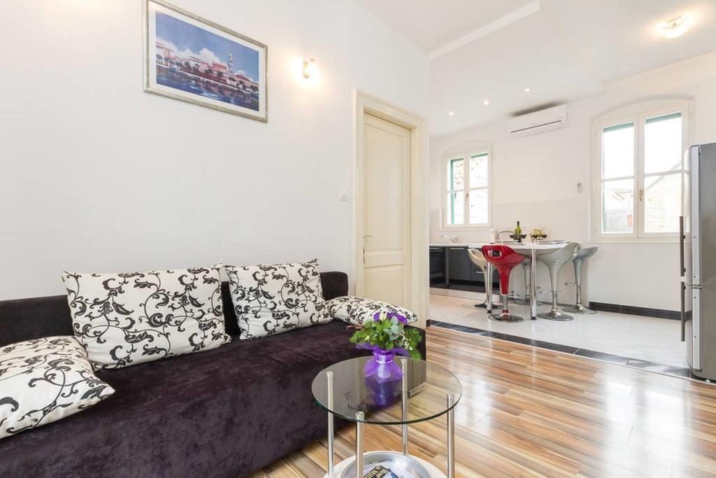 Old Town With Private Indoor Garage Parking * Split