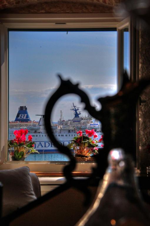 Imperial Luxury *