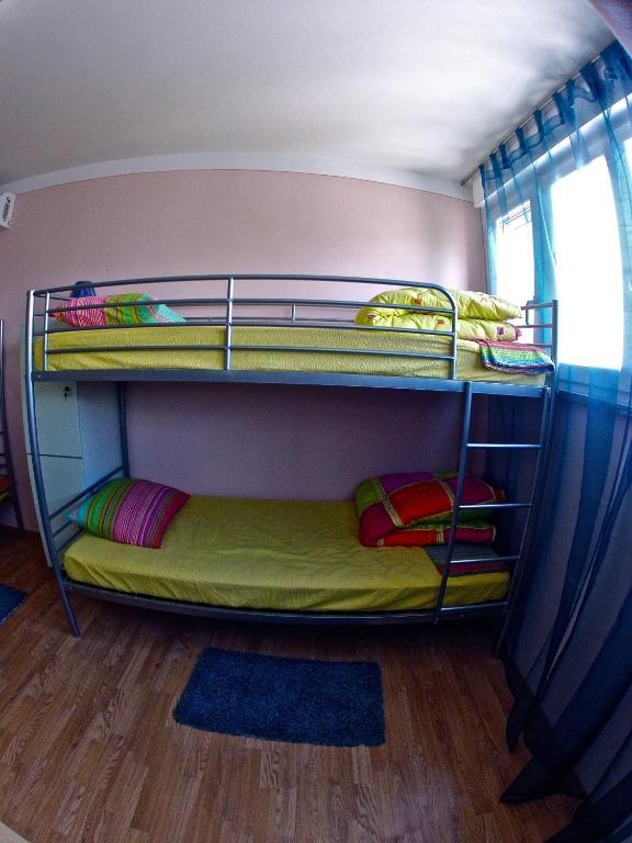 Backpackers Fairytale * Split