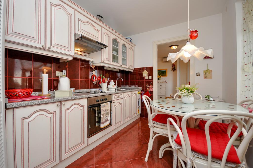 Iskra Hotel 3*