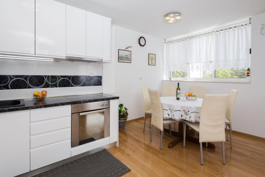 Apartment Mirjana *