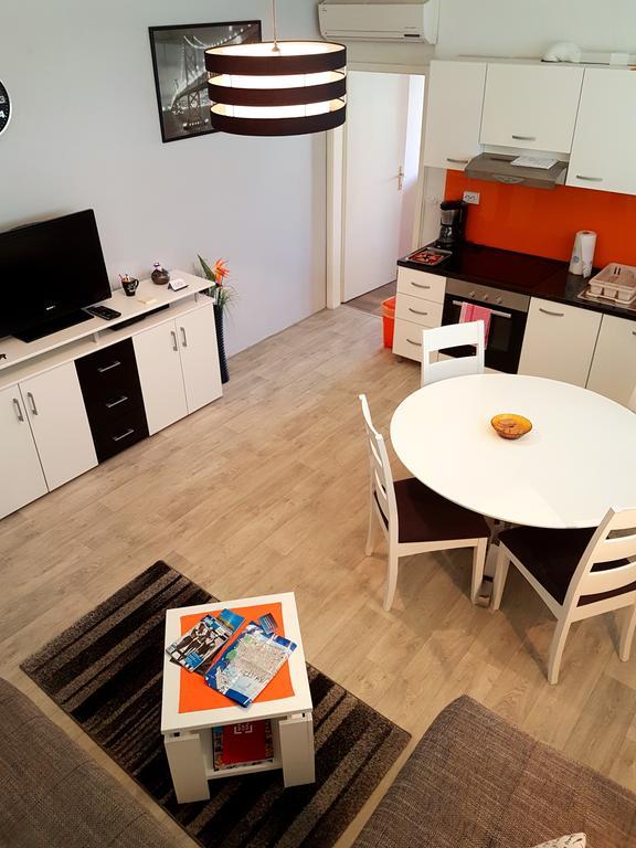 Apartment Samp Split