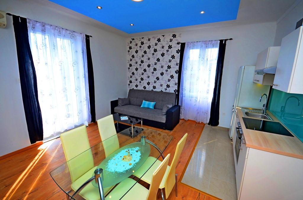 Violet Sea Breeze Apartment