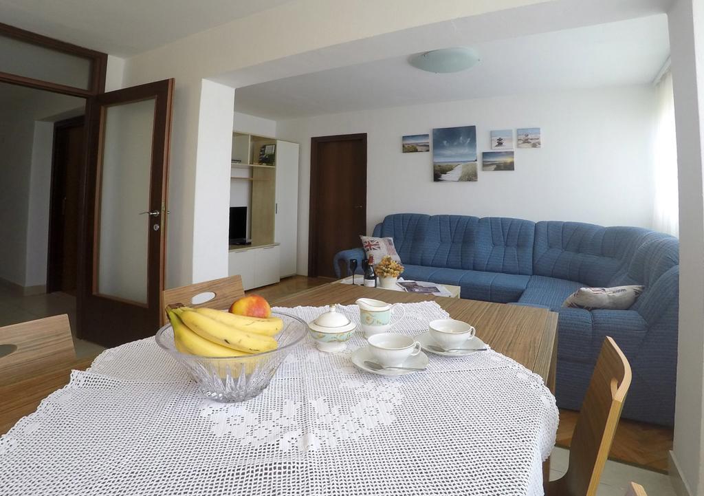Pizzybondo Apartment Split