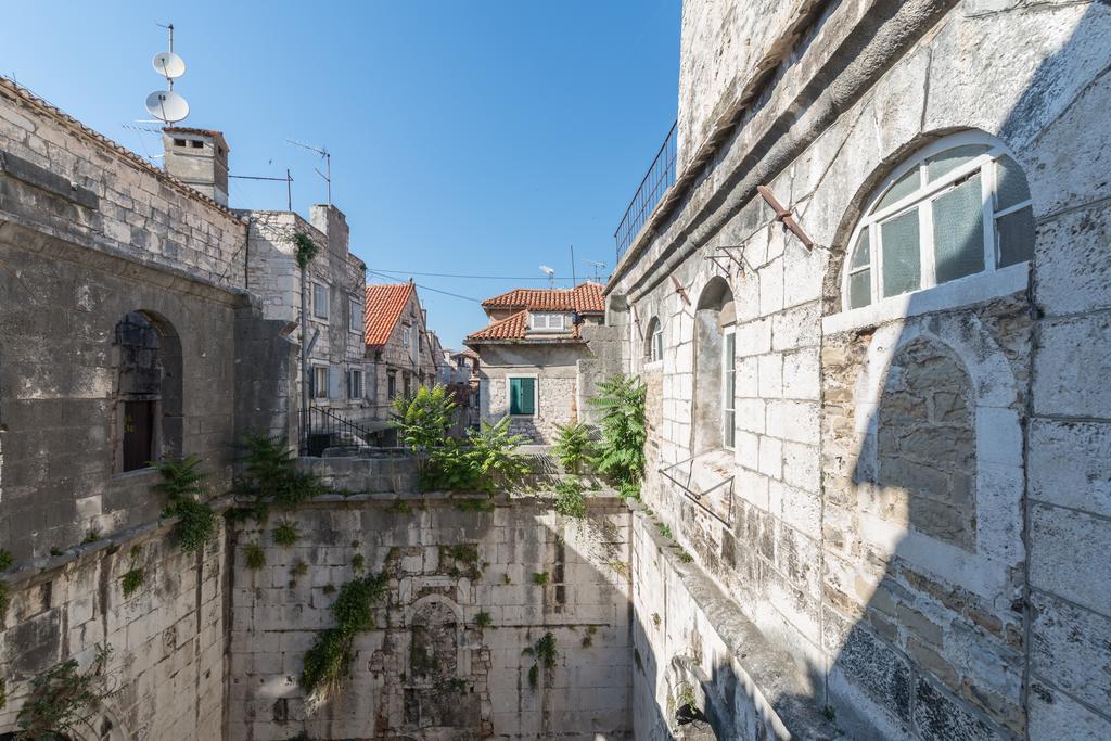 Temple Luxury & Split