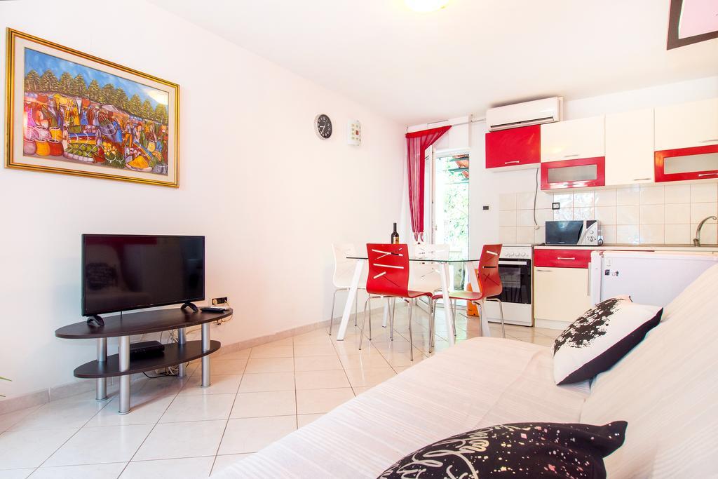 Private House With Garden Near The Bacvice Beach - Ksenia Apartment Split