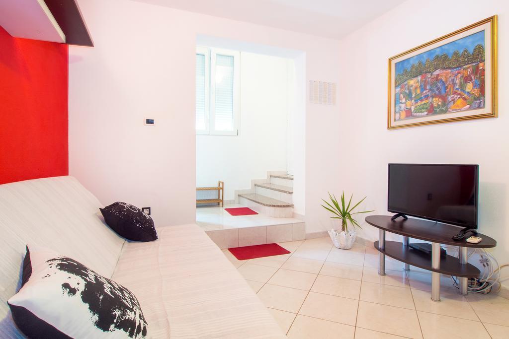 Private House With Garden Near The Bacvice Beach - Ksenia *