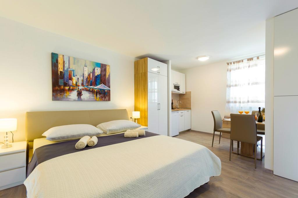 Casa de hóspedes Apartments & Room Rollex