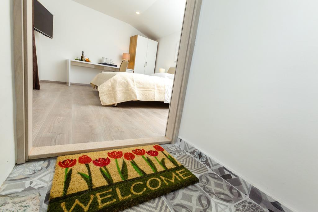 Apartments & Room Rollex 4*