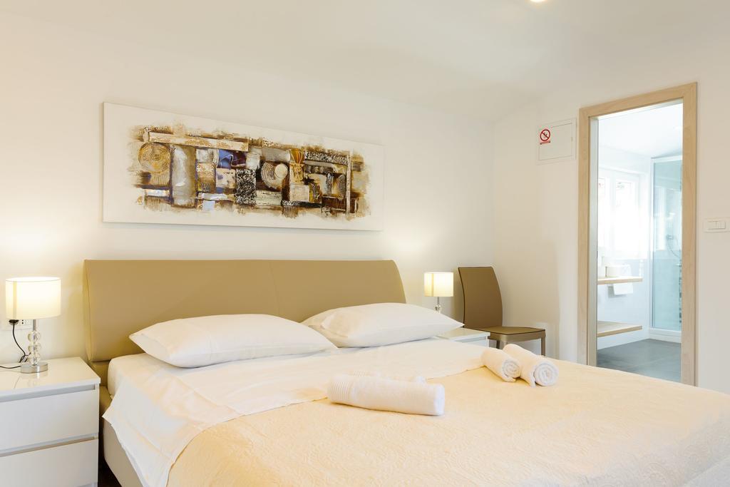 Apartments & Room Rollex 4*