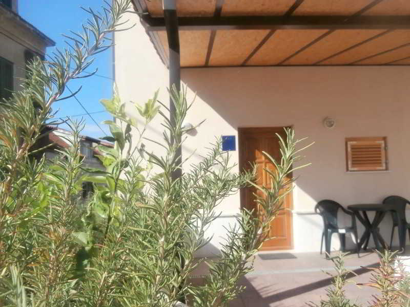 Apartments & Rooms Toni 3*